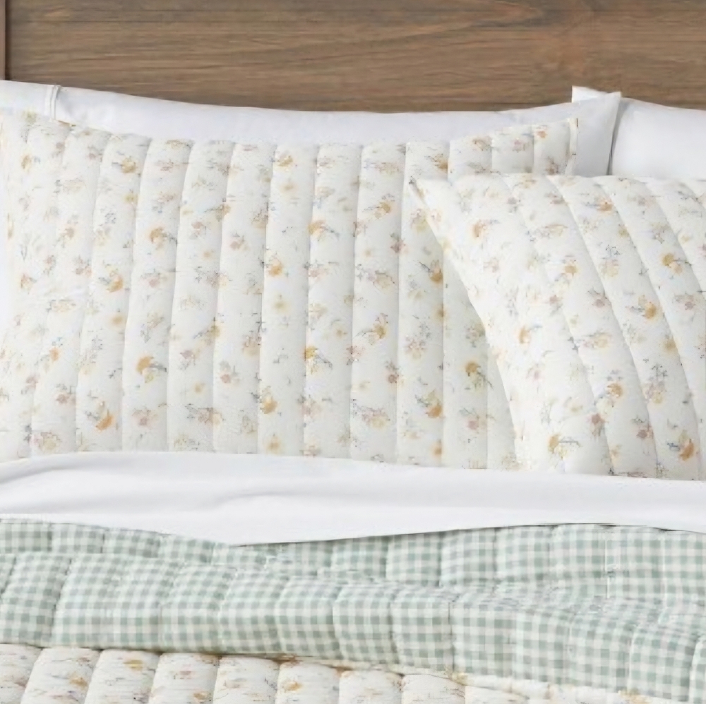 Full/ reversible printed voile daisy floral quilt off white Threshold